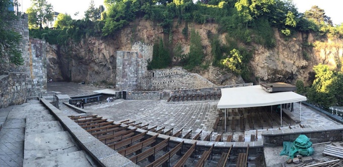 top night letnja scena