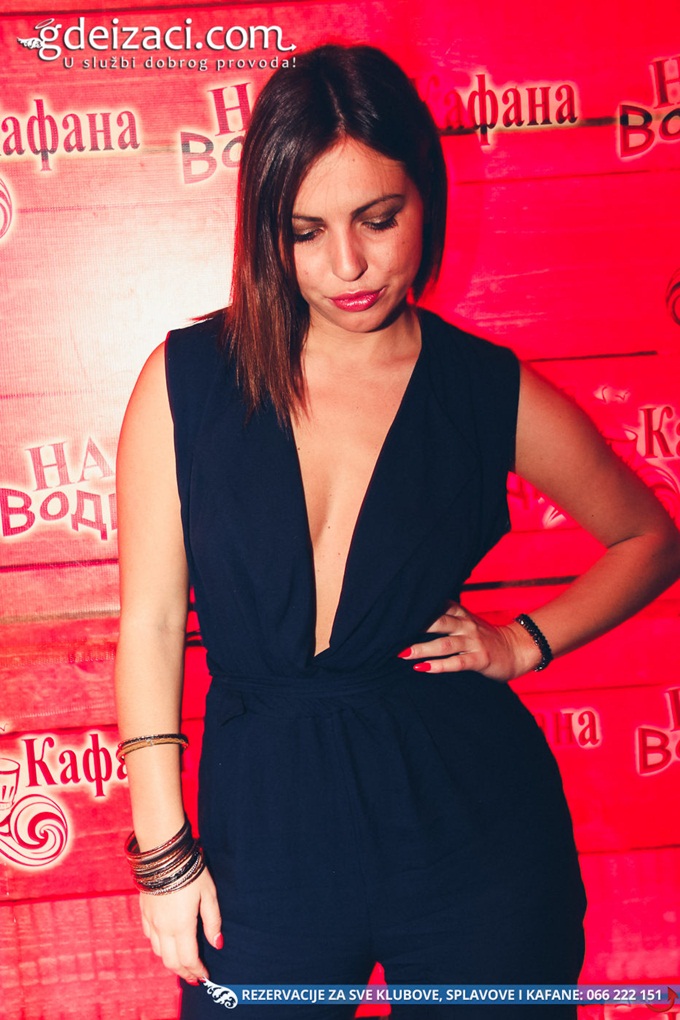 na vodi 90 crni kombinezon