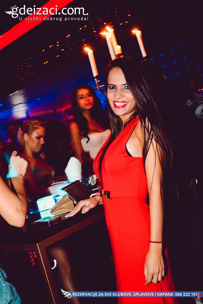 port 24 crvena haljina