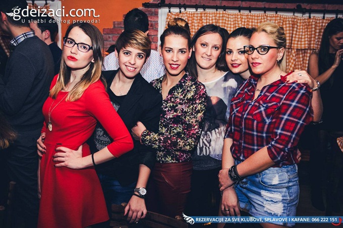 crveno i karirana kosulja