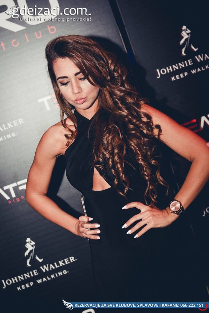 od napred crna haljina