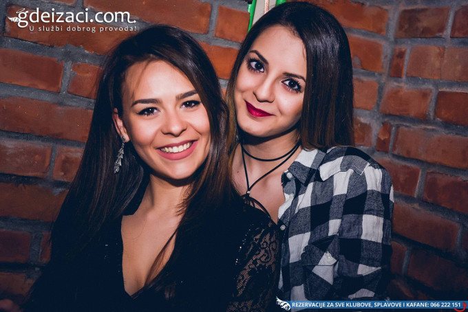 caffe pub prostor devojke