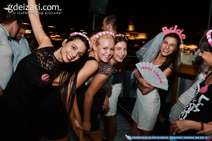 devojacko vece kafana uzbuna