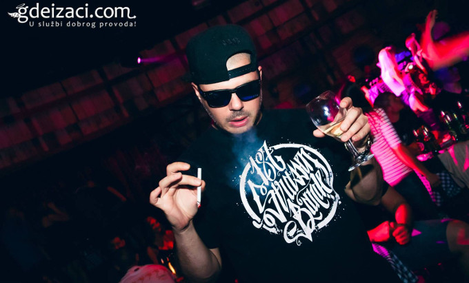 kafana stari blej vece muzicara