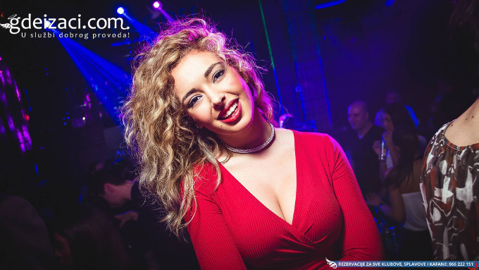 klub gotik devojka dekolte