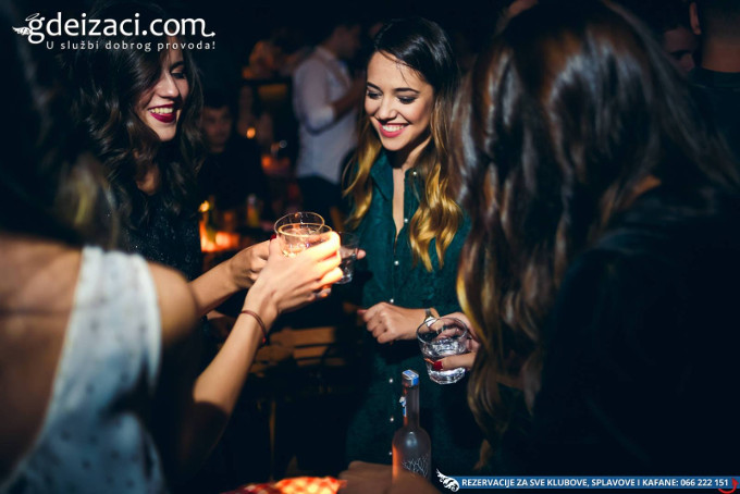 splav hua hua devojke