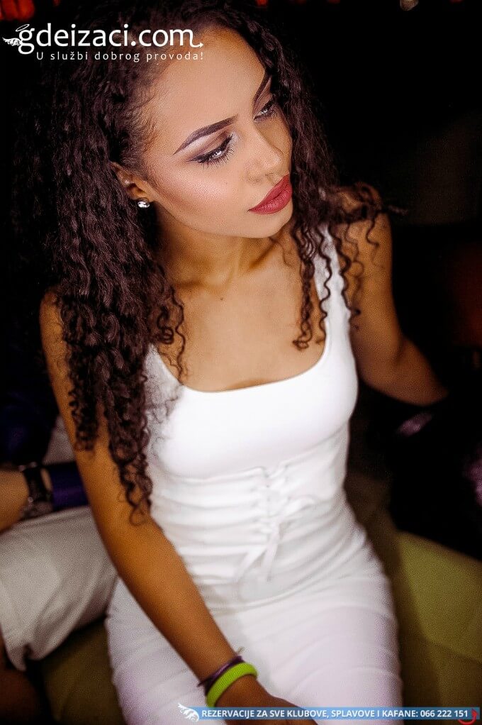 tag kovrdzavadevojka