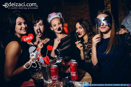 splav hua hua docek nove godine 2