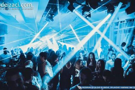 splav play docek nove godine 1