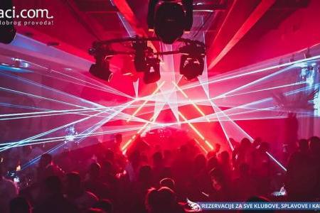 splav play docek nove godine 2