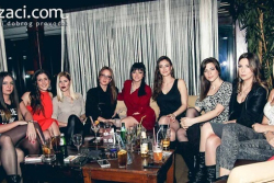 klub amsterdam naslovna 19