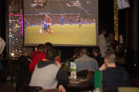 square five sports pub 1