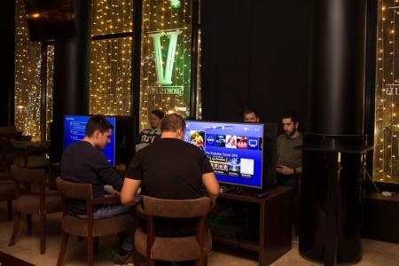 square five sports pub 16