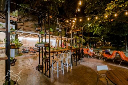 emily garden bar restoran 52