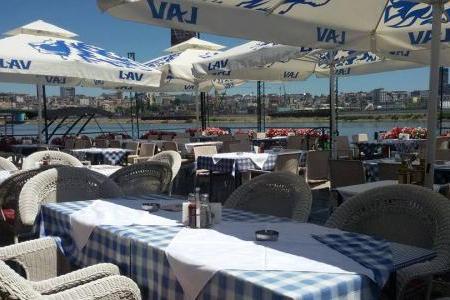 restoran mala kolubara na reci 8