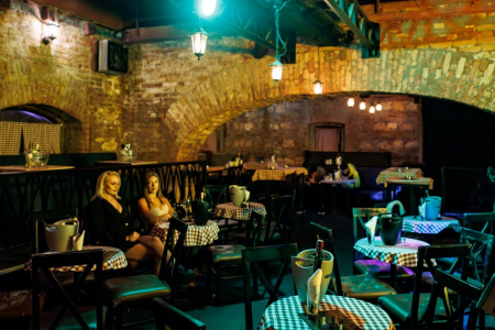 kafana ona moja beograd enterijer 1