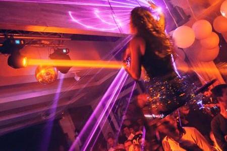 splav klub dragstor play docek nove godine 2
