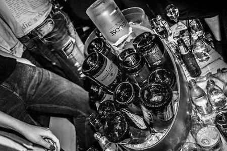 splav klub dragstor play nova godina 1